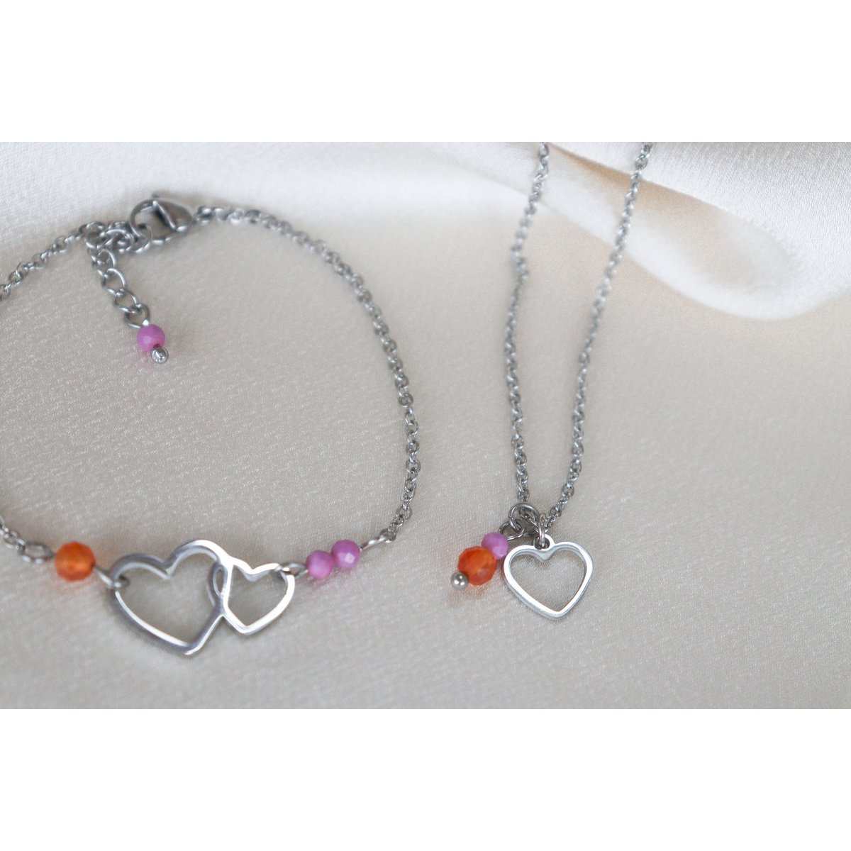 Zilveren hart ketting met lepidoliet en carneool edelstenen, liefdevol en moedig ontwerp