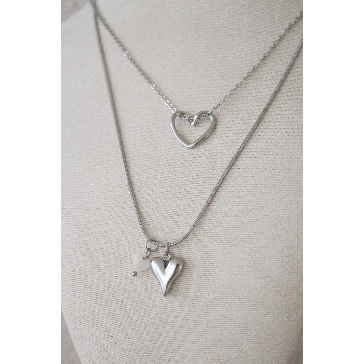 Open hart hanger van stainless steel met verfijnde afwerking
