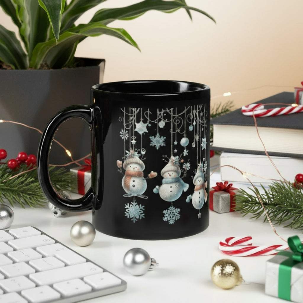 Kerstmok zwart keramiek met elegante sneeuwpoppen en winterse kerstdecoratie