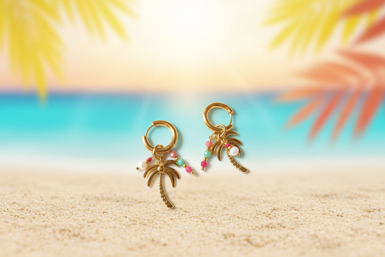 Palmboom oorbellen als mock up met een summer vibe achtergrond