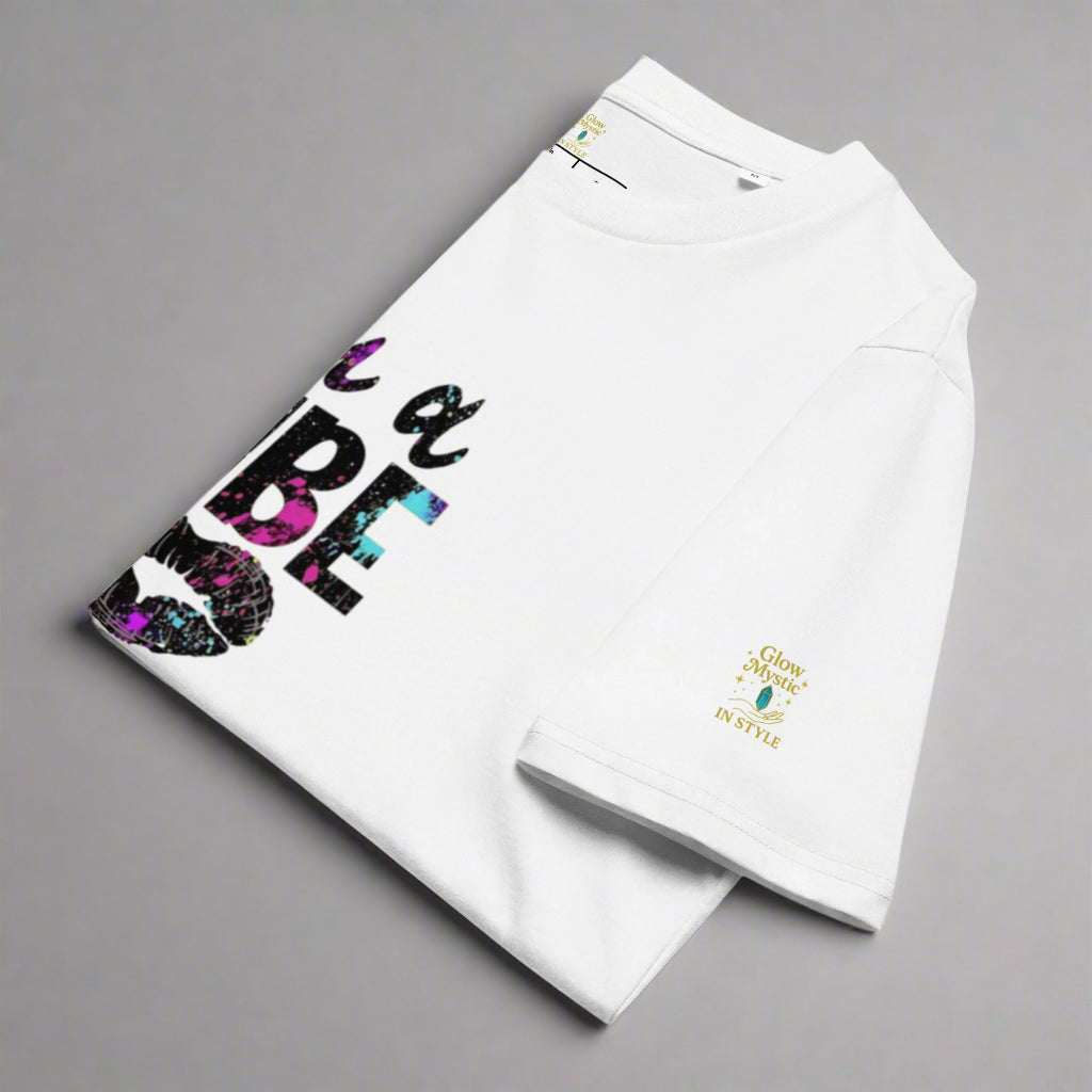 Witte I'm a Vibe unisex T-shirt van 100% biologisch katoen met kleurrijke print en duurzame afwerking