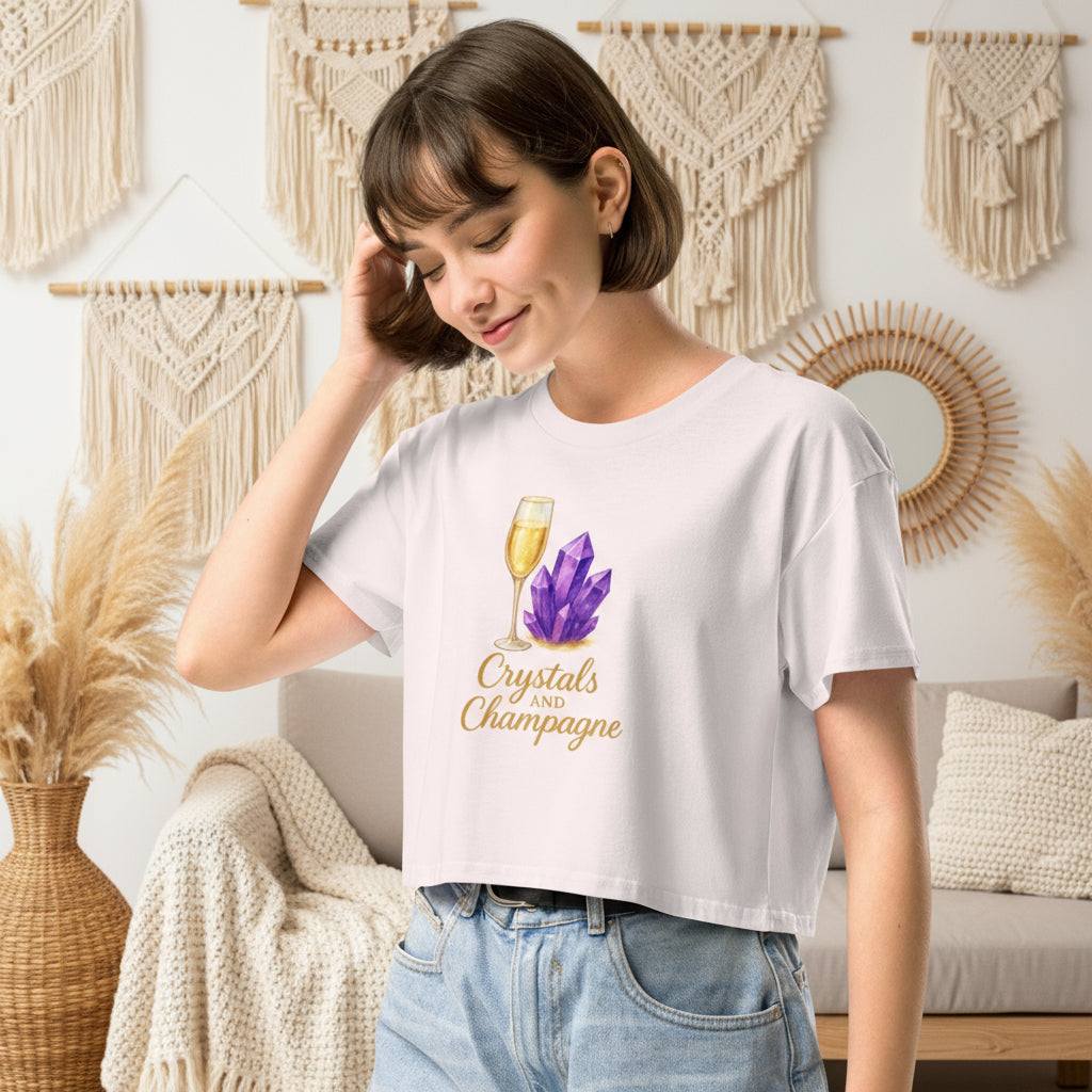 Dames crop t-shirt met champagneglas en paarse kristallen print Crystals and Champagne