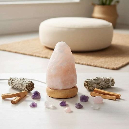 Mini Himalayazoutlamp met houten basis en warm LED-licht voor ontspanning en sfeerverlichting