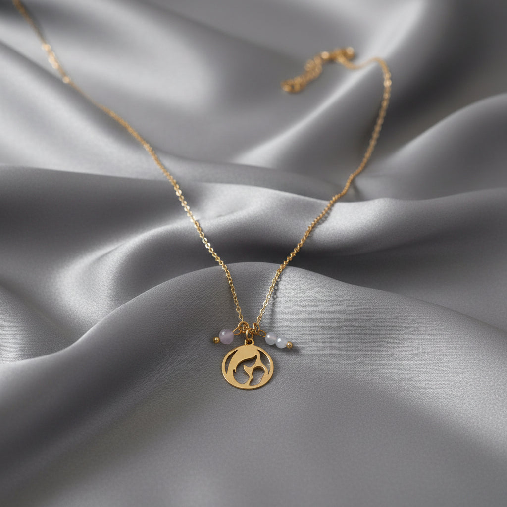 Moeder & baby ketting van stainless steel met rozenkwarts en maansteen op zacht satijn.