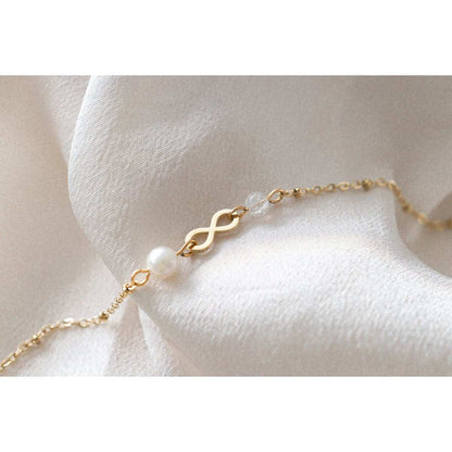 Gouden Infinity & Parel Armband met cracked bergkristal en stainless steel, symbool voor liefde en zuiverheid