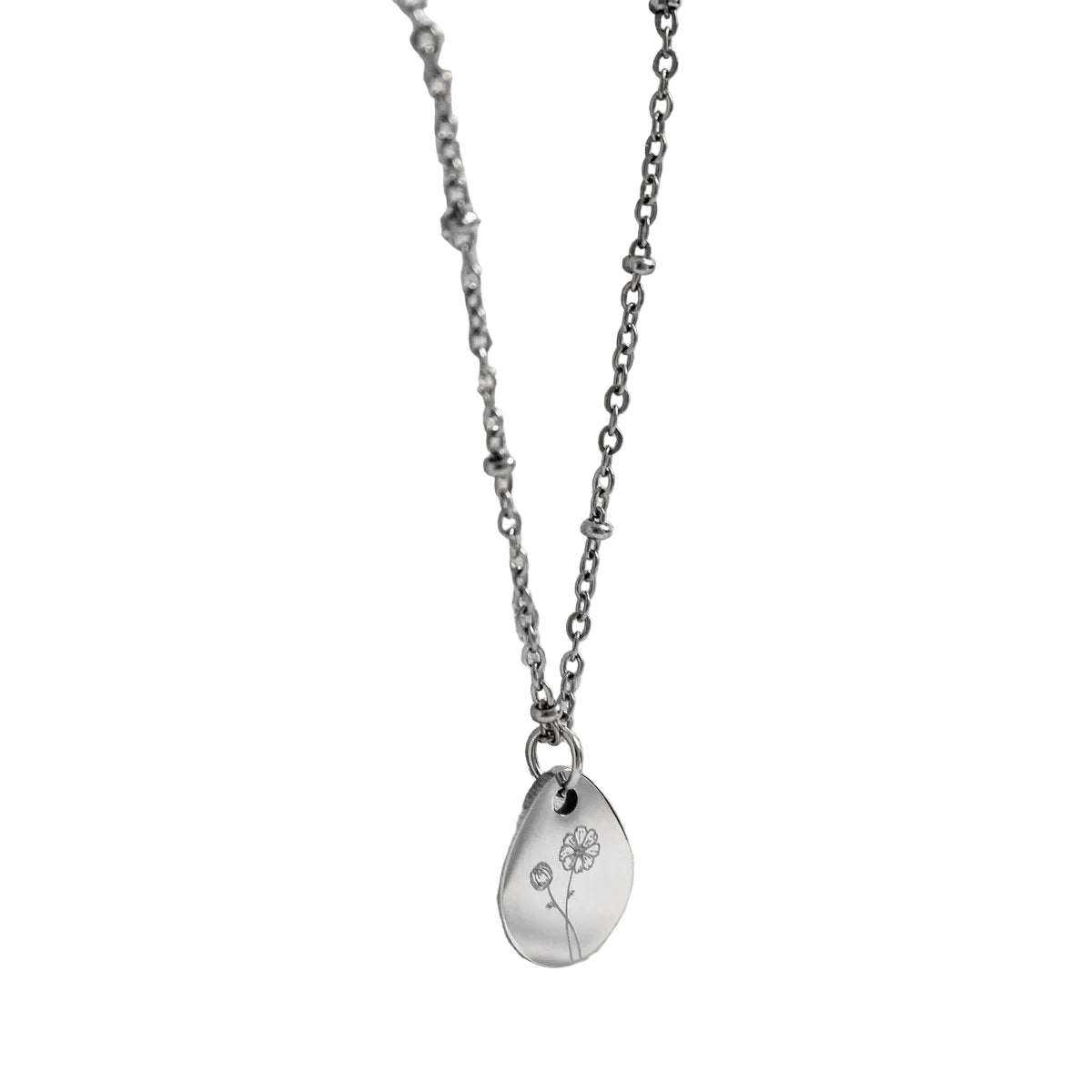 Zilverkleurige geboortebloem ketting van stainless steel met gegraveerde bloembedel en hoogglans afwerking