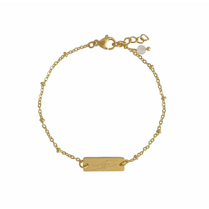 Goudkleurige Mama & Kind armband met rozenkwarts edelsteen en gegraveerd plaatje van moeder en kind