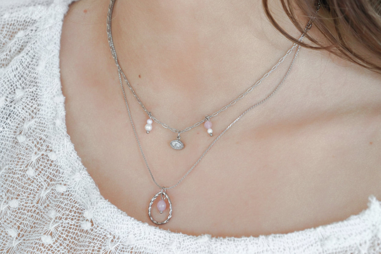 Stainless steel oog ketting met rozenkwarts en maansteen gedragen om de hals