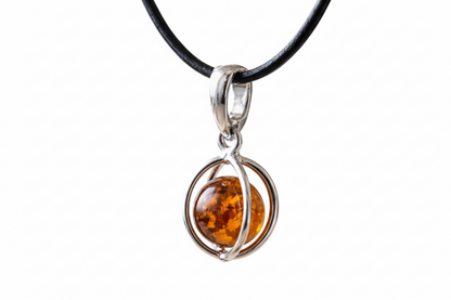 925 sterling zilveren ketting met honingkleurige amber hanger en zwarte leren ketting