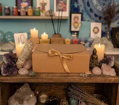 Chakra Gift Box met spirituele self-care items voor balans en energie in een elegante geschenkdoos.