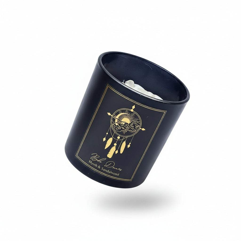 manifestatiekaars boho dreams in zwart glas met bergkristal en geur van mirre en sandelhout voor meditatie en focus