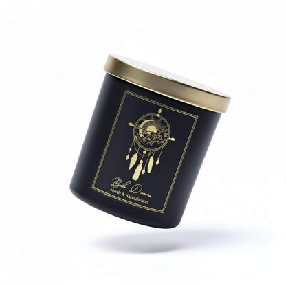Manifestatiekaars Boho Dreams in zwarte glazen pot met mirre en sandelhout geur, handgegoten van sojawas en palmpitwas.