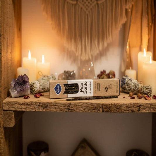 Sagrada Madre Palo Santo & Champa wierookstokjes handgemaakt duurzaam zuiverend aroma houten doosje kaarsen kristallen ontspannen sfeer