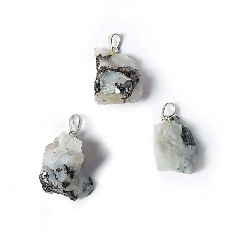 ruwe maansteen ketting met natuurlijke maansteen hanger en zilverkleurig oogje voor intuïtie en emotionele balans