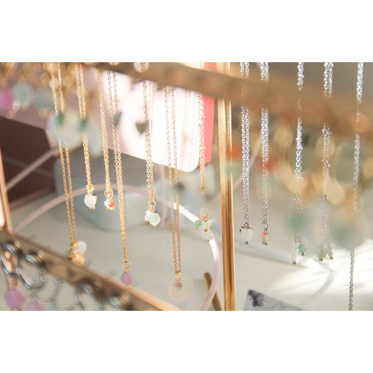 Zilveren ketting schelp maan met aventurijn en schelpbedeltjes van roestvrij staal, minimalistisch en spiritueel ontwerp