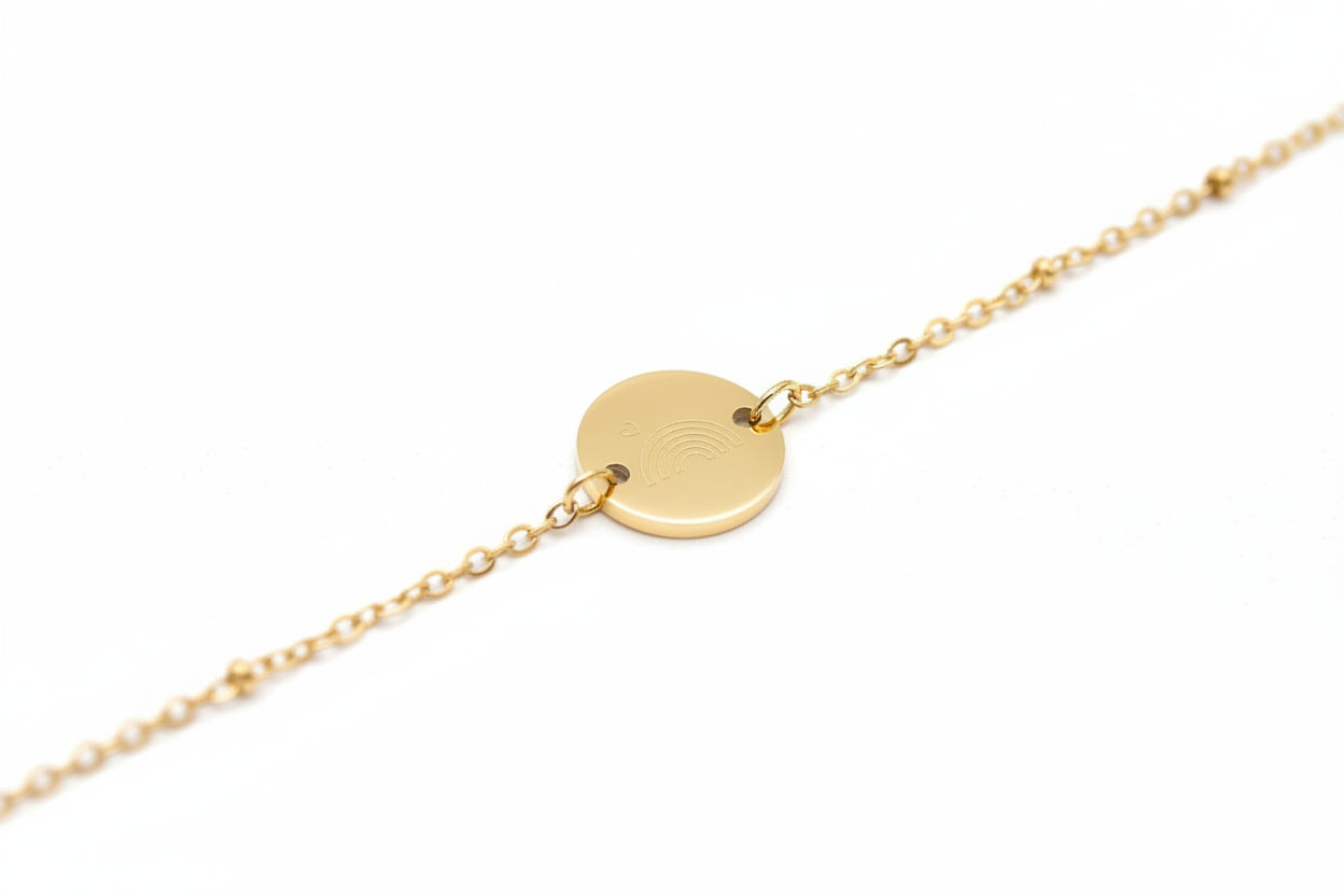 Regenboogbaby armband van stainless steel met gegraveerde regenboog en hartje