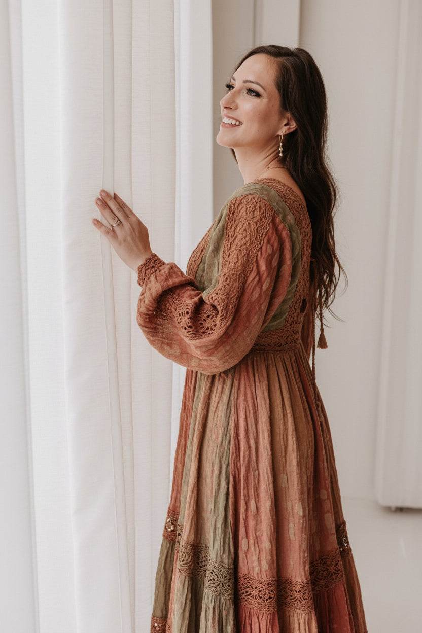 Goudkleurige stainless steel oorbellen met kristal hart, maansteen en parel, elegant en symbolisch