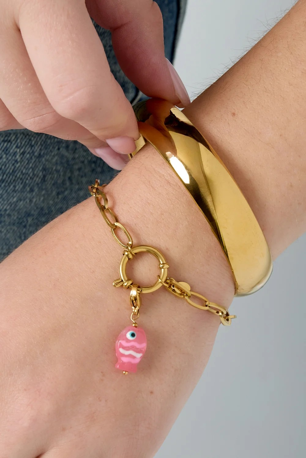 Glow Mystic in Style gouden stainless steel bedelarmband om pols met roze bedel