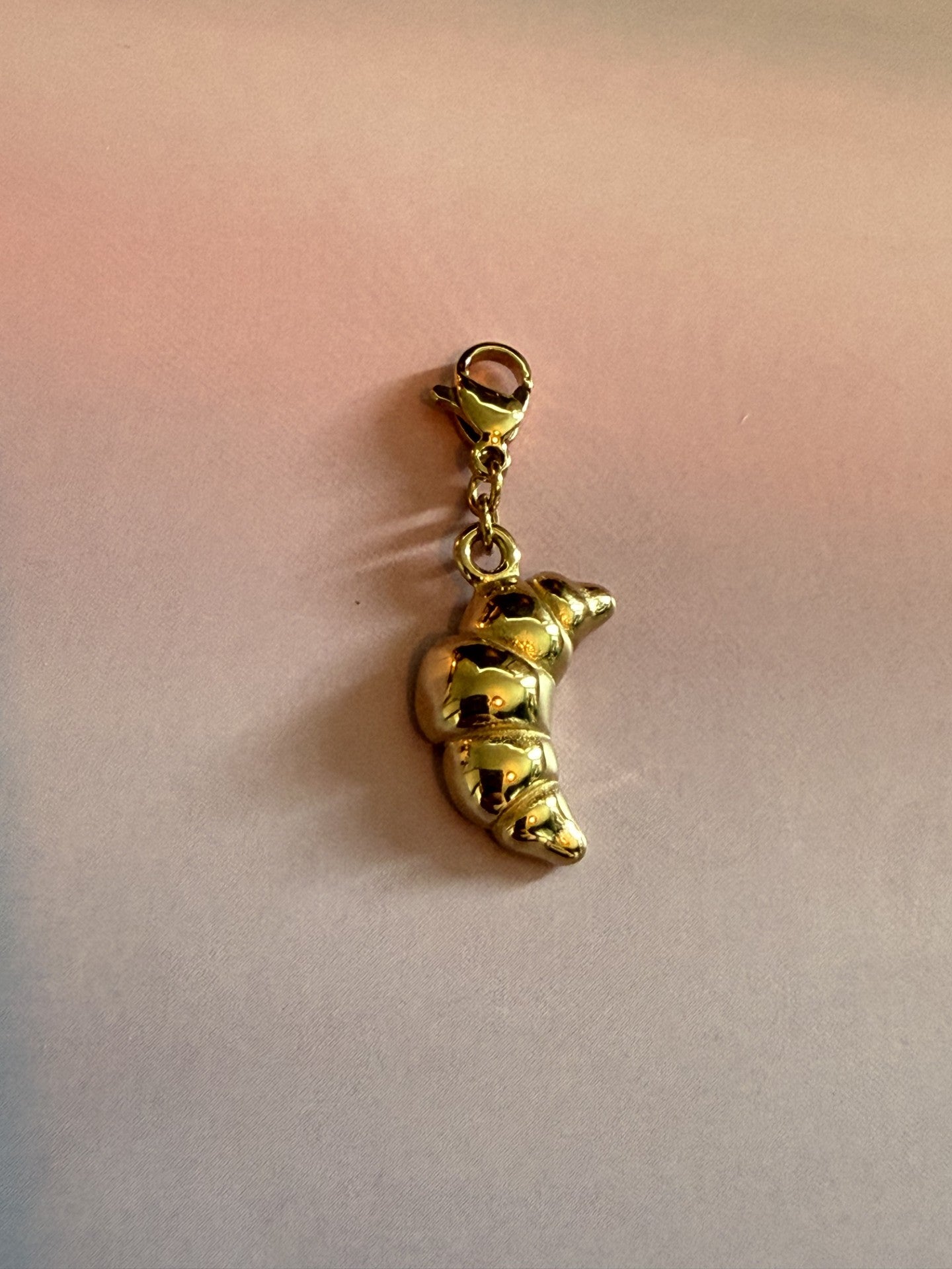Glow Mystic in Style  - Goudkleurige RVS croissant bedel voor armband of ketting. 