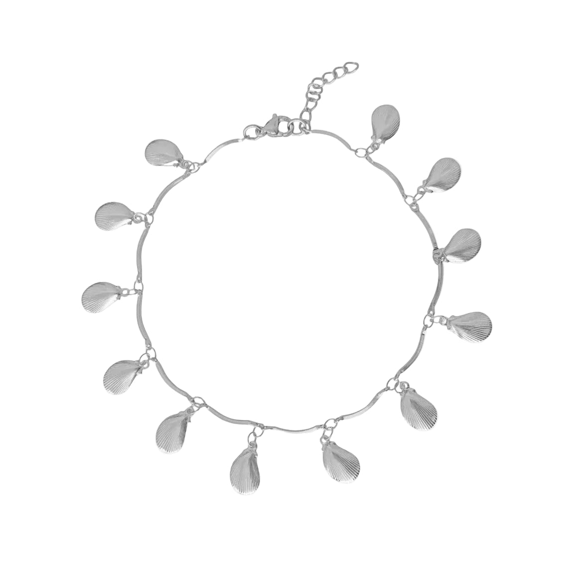Detailfoto schelp hangertjes enkelbandje Glow Mystic in Style op een neutrale witte achtergrond.