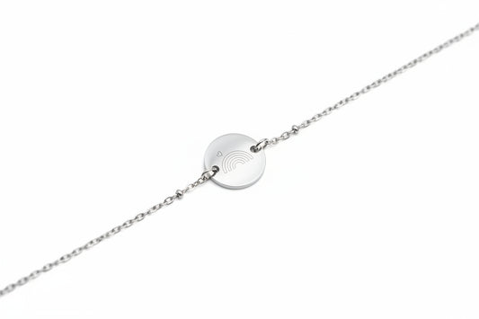 Regenboogbaby armband van stainless steel met gegraveerde regenboog en hartje