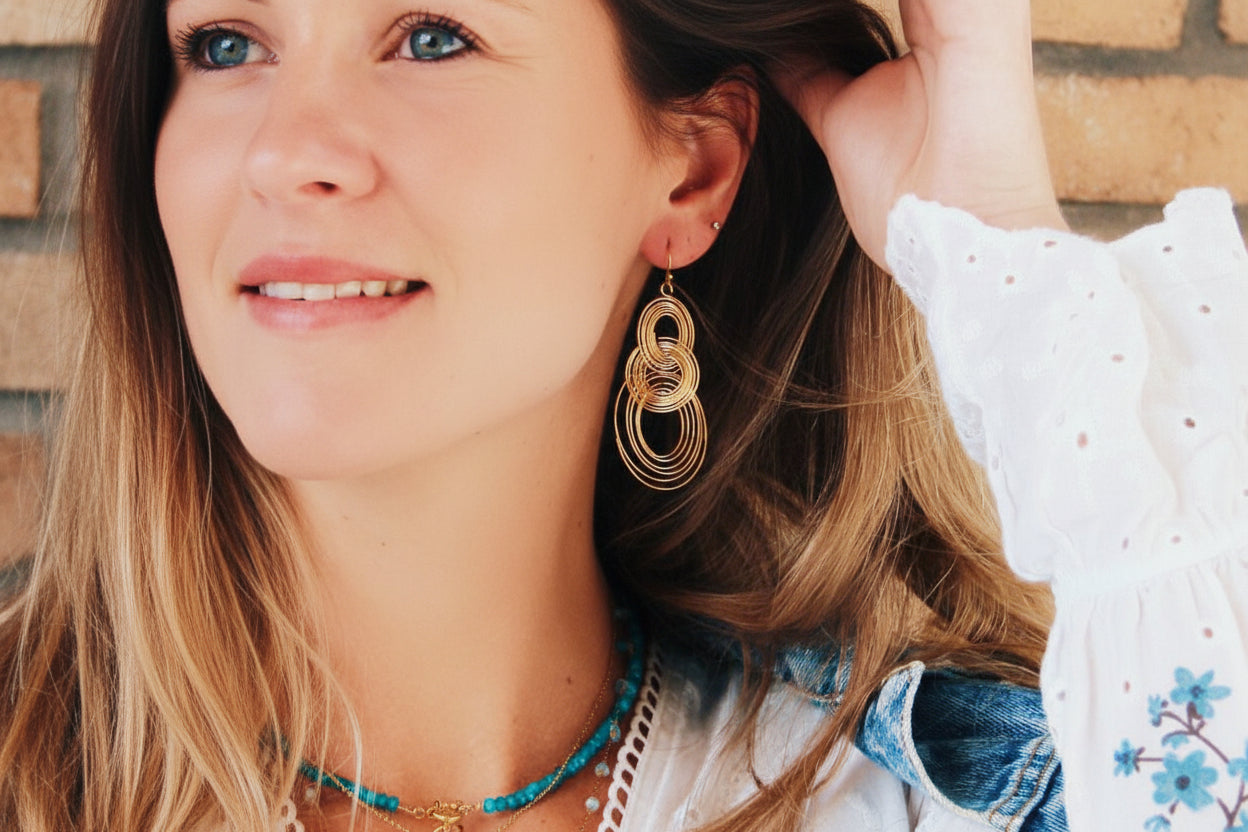 Goudkleurige oorbellen met gedraaide ringen en laagjes ontwerp van lichtgewicht RVS