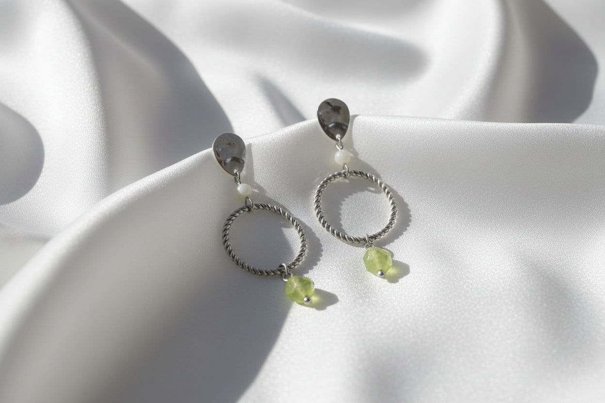 Zilveren statement oorbellen peridot maansteen front view