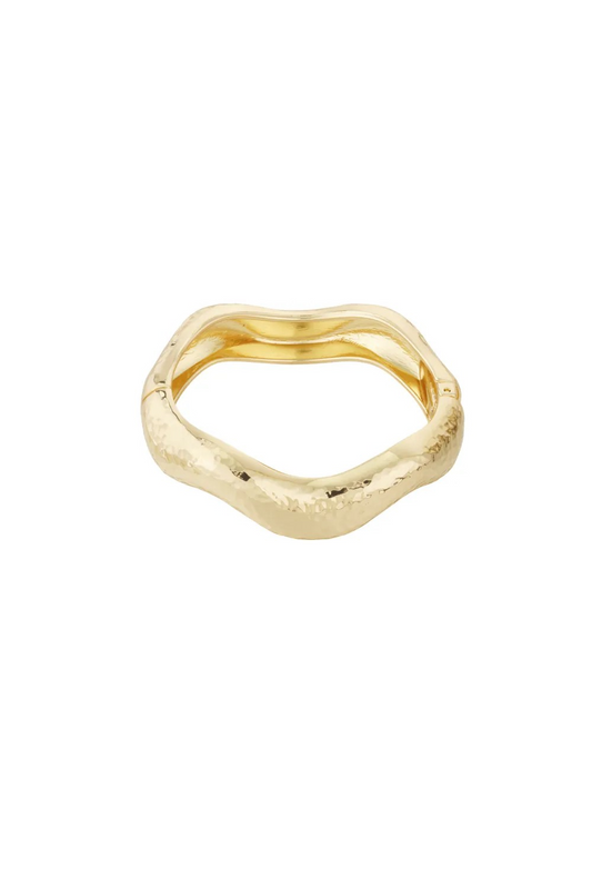 Glow Mystic in Style gouden organische bangle armband met gehamerde structuur