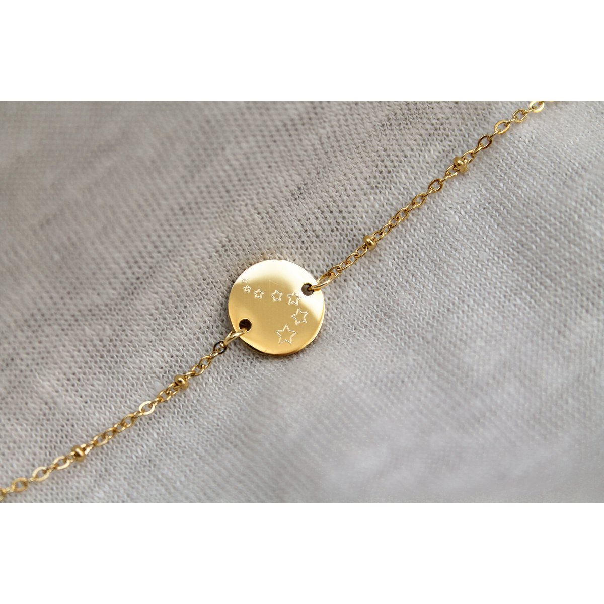 Minimalistisch sterrenkindje armbandje als herinneringssieraad