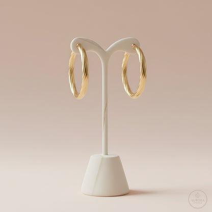 Aura Chunky Hoops gouden oorbellen detail stainless steel sieraden van Glow Mystic in Style.