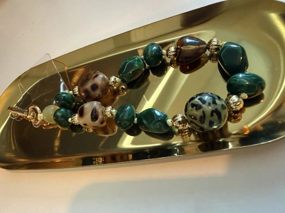 Glow Mystic in Style groene kralen telefoon charm met goudkleurige sluiting 