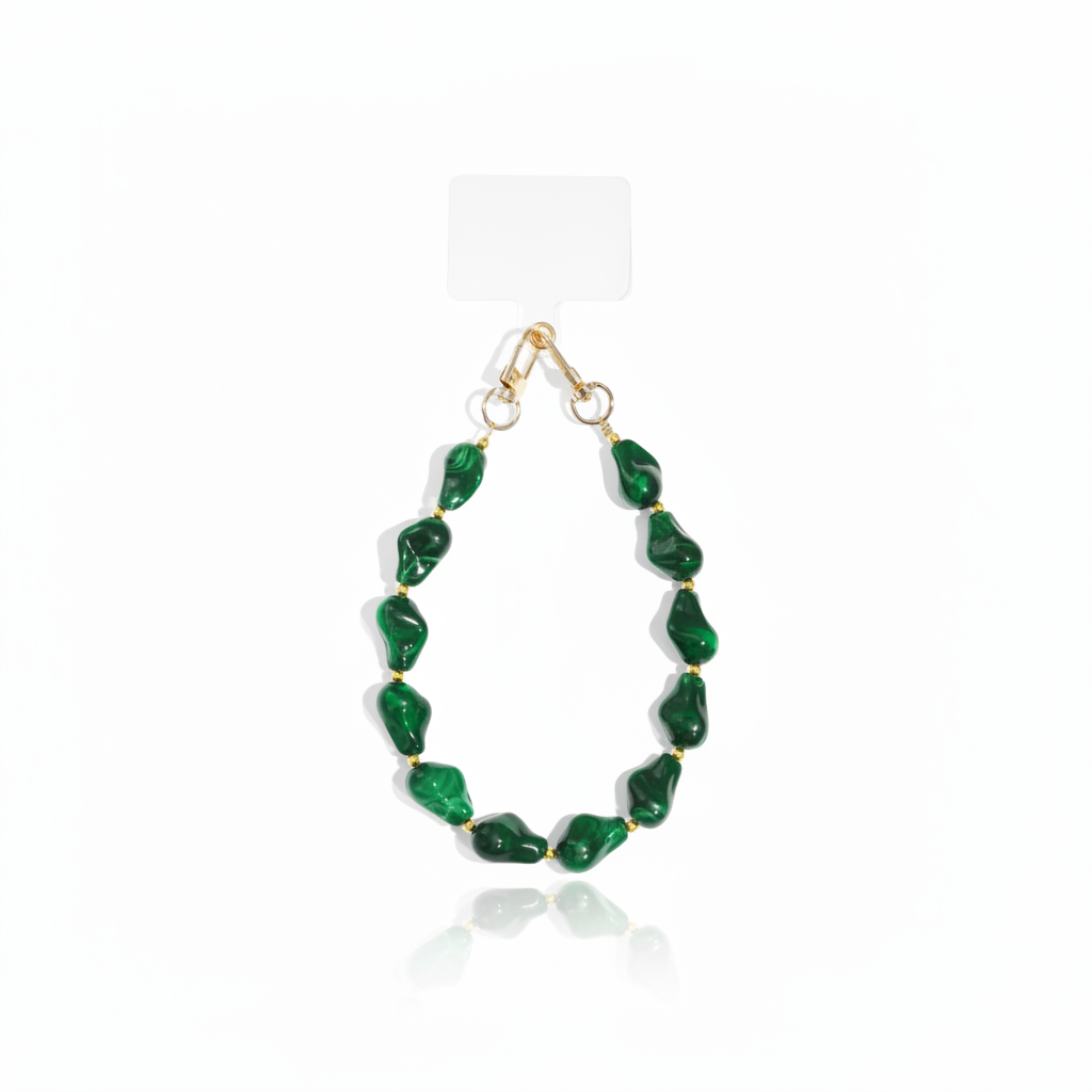 Glow Mystic in Style emerald groen acryl kralen telefoonkoord met gouden details en transparant inlegplaatje op witte achtergrond