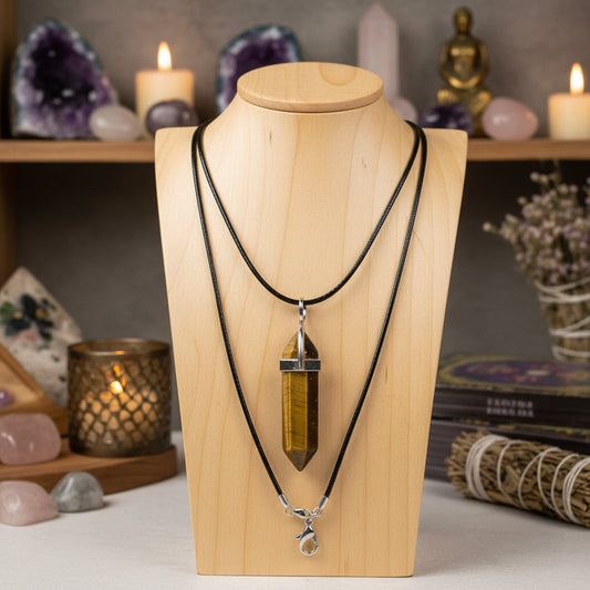 Tijgeroog punt hanger aan zwarte leren ketting, spiritueel sieraad voor kracht en bescherming