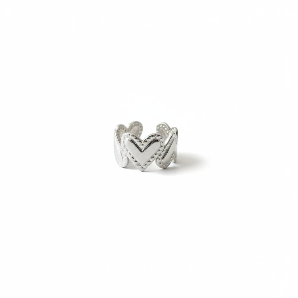 Zilveren verstelbare hart ring Amour van hoogwaardig RVS op een witte achtergrond van Glow Mystic in Style