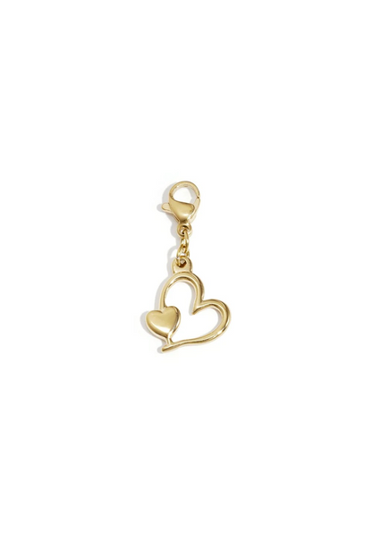 Glow Mystic in Style goudkleurige dubbel hart bedel met karabijnsluiting op witte achtergrond