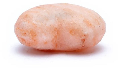 Luxe roze Himalaya zoutsteen massagesteen hartvormig gepresenteerd in een stijlvolle verpakking voor spirituele wellness.