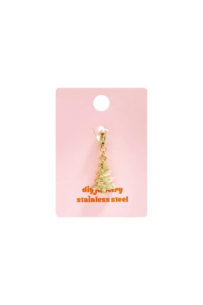 Glow Mystic in Style kerstboom bedel gepresenteerd op een roze diy jewelry stainless steel kaartje