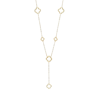 "Professionele productfoto van de goudkleurige, open-work klaver lariat-ketting, volledig en symmetrisch gepresenteerd op een cleane, naadloze witte achtergrond.