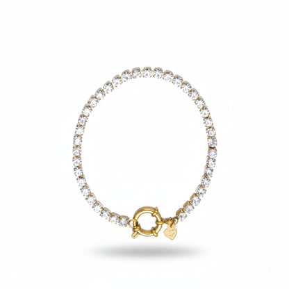 Bovenaanzicht van de gouden kristallen Divine Light armband met een ronde sluiting en hartvormig bedeltje op een witte achtergrond.