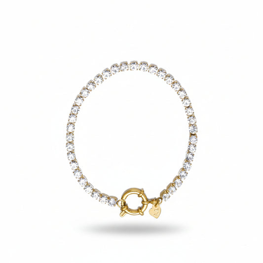 Bovenaanzicht van de gouden kristallen Divine Light armband met een ronde sluiting en hartvormig bedeltje op een witte achtergrond.
