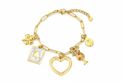 Glow Mystic in Style gouden Las Vegas bedelarmband van waterproof stainless steel met charms van een klavertje vier, harten, aas-pokerkaart en cocktailglas op een witte achtergrond.