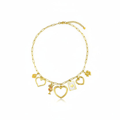 Goudkleurige RVS bedelketting met grove schakels en vijf unieke bedels waaronder een cocktailglas en speelkaart, vrijstaand op een witte achtergrond.