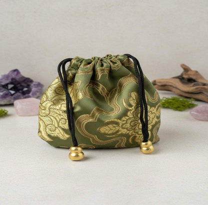groen brokaat bewaartasje met gouden accenten voor amazoniet mala