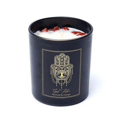 Good Fortune Manifestation Candle luxe kaars met patchouli, sinaasappel en rode jaspis edelstenen in zwarte houder voor geluk en voorspoed.