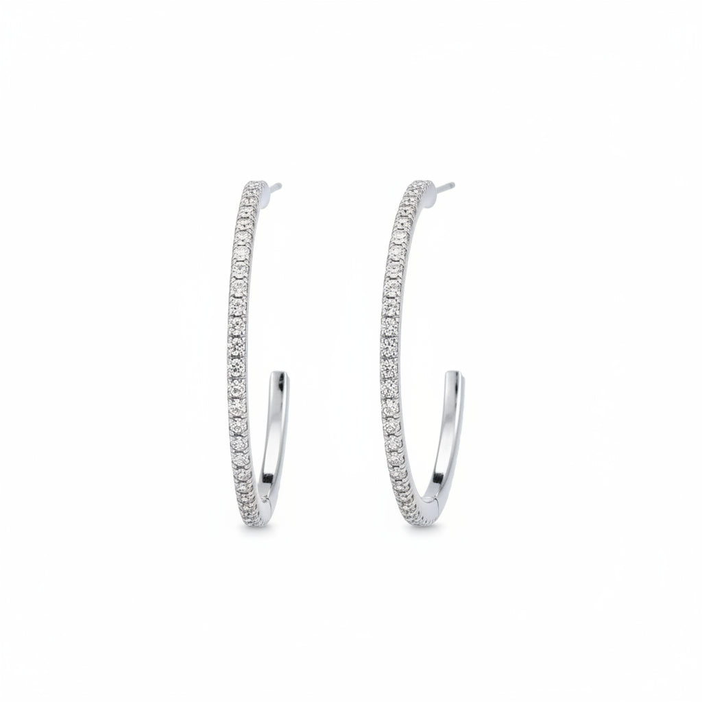 Zilverkleurige hoop oorbellen met kristal steentjes - elegante dames oorbellen