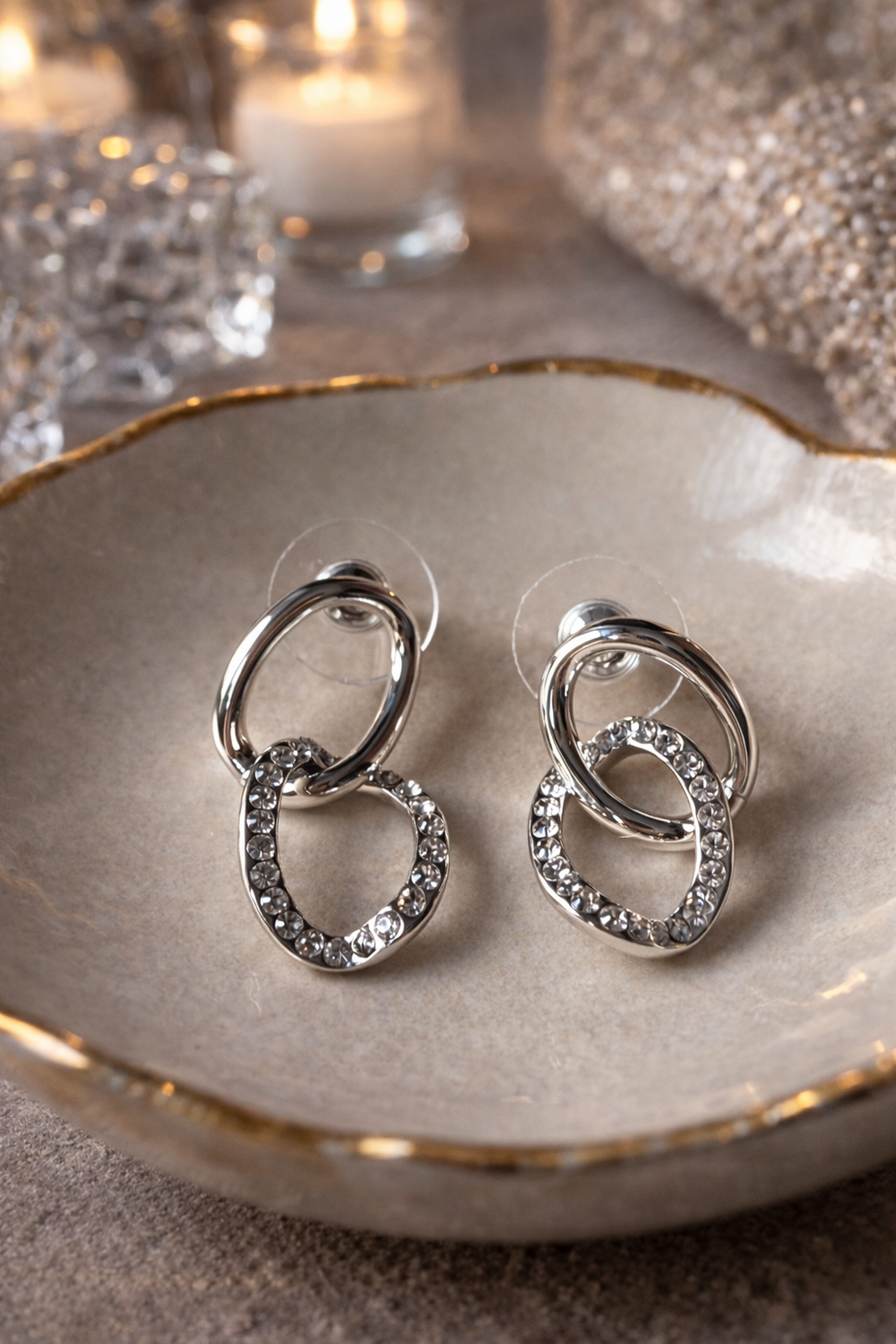 “Luxe zilveren oorbellen met sparkle details, perfecte everyday glam sieraden voor een stijlvolle look”