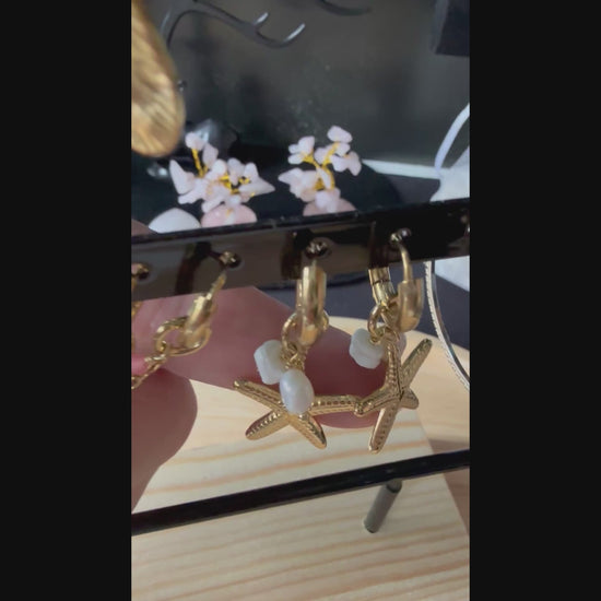 Oorbellen als mock up in een mini video