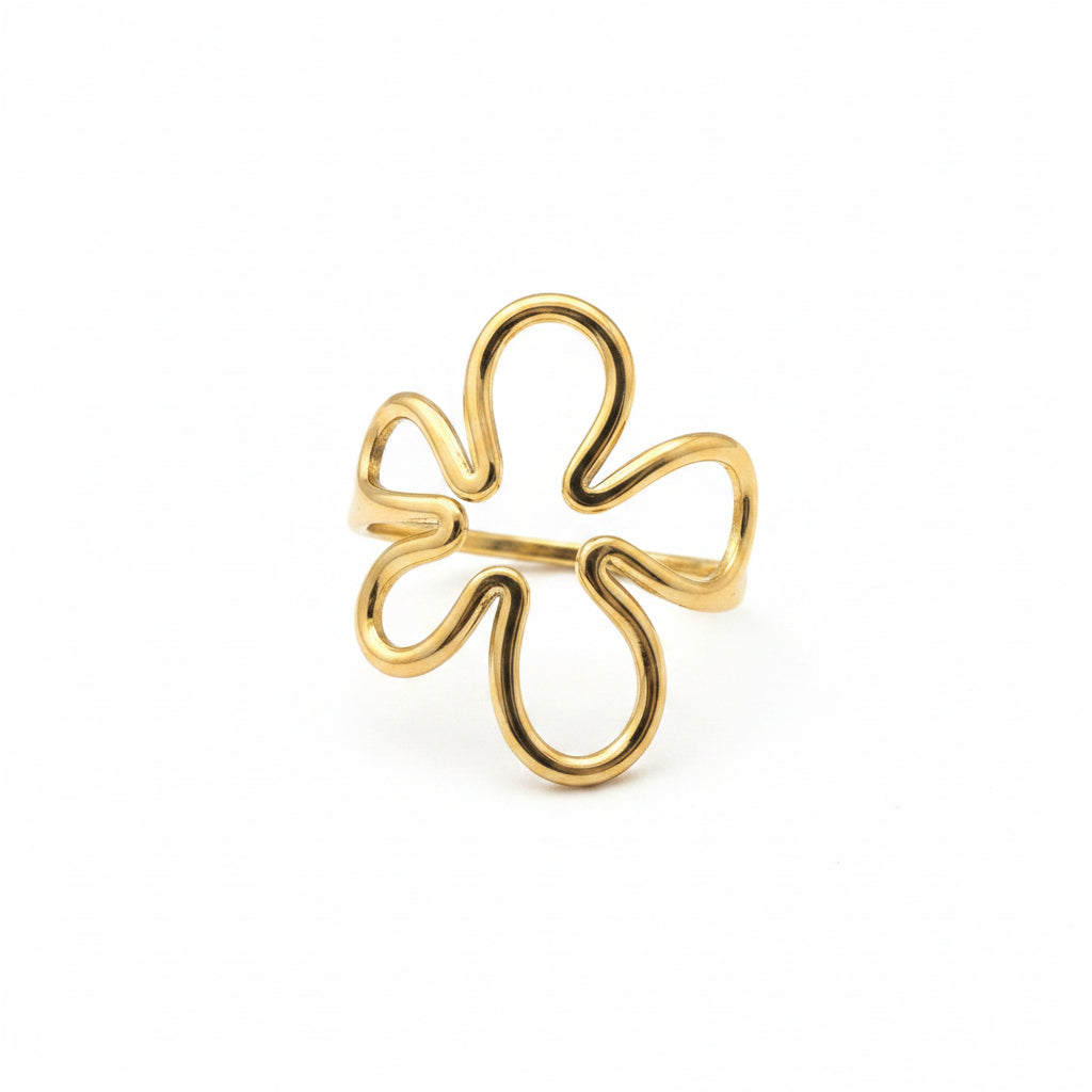 "Gedetailleerde close-up van de goudkleurige verstelbare bloem ring van Glow Mystic in Style, liggend op een witte ondergrond."