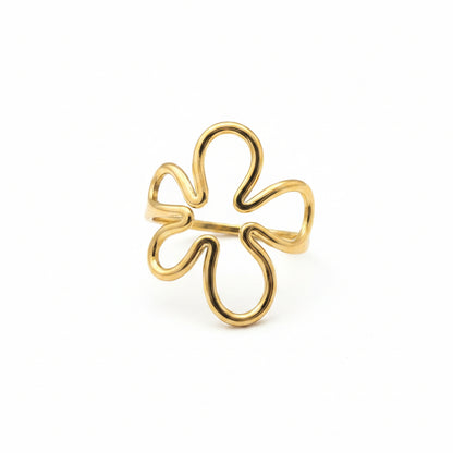 "Gedetailleerde close-up van de goudkleurige verstelbare bloem ring van Glow Mystic in Style, liggend op een witte ondergrond."