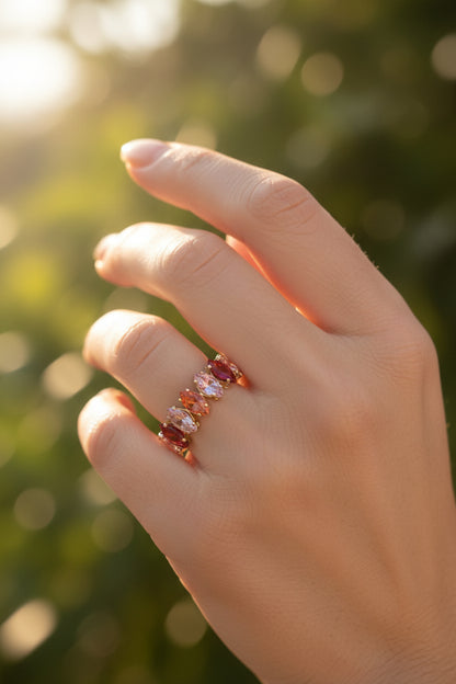 Glow Mystic in Style verstelbare gouden ring met roze zirkoon steentjes om vinger